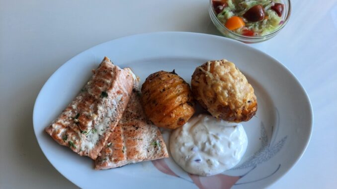 Losos s pečenými brambory